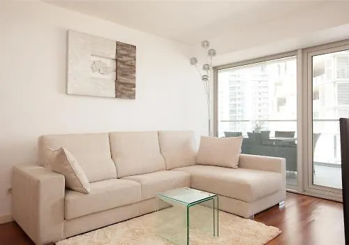 Akira Flats Llum Apartment Βαρκελώνη