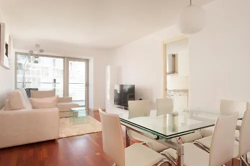 Akira Flats Llum Apartment Βαρκελώνη