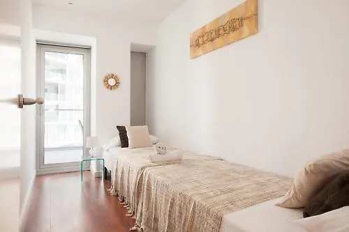 Akira Flats Llum Apartment Βαρκελώνη