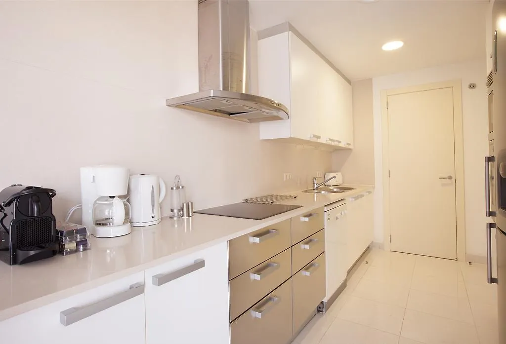 Akira Flats Llum Apartment Barselona İspanya