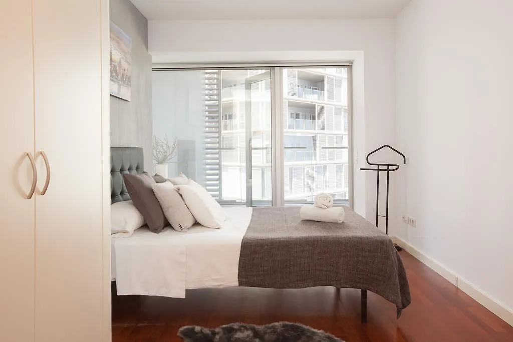 Akira Flats Llum Apartment Βαρκελώνη